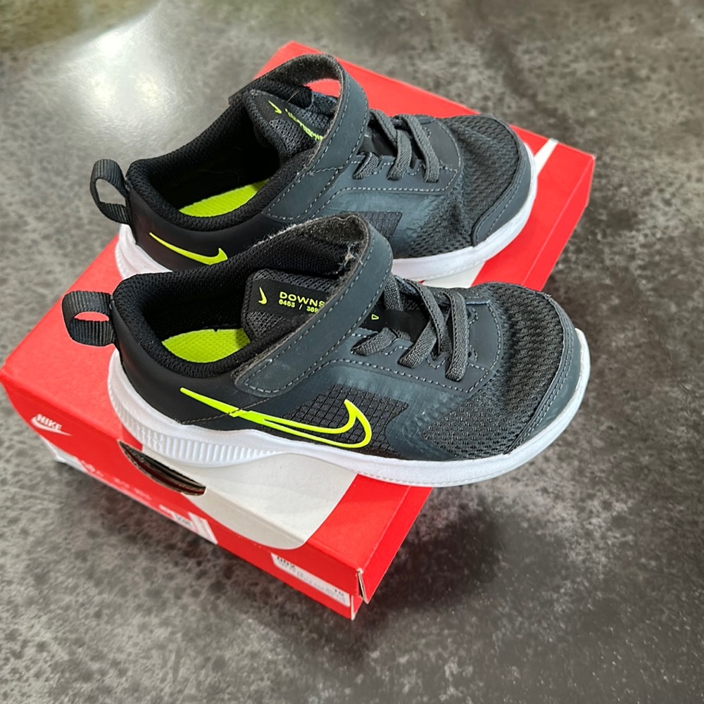 Nike boys sneakers black and lime green size 9c
